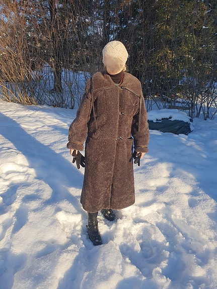 Harmaanruskea pitkä lammasturkki