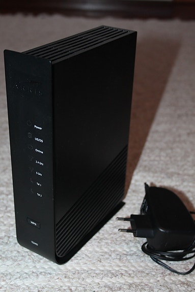 Arris TG2492 modeemi kaapelimodeemi LAN 4 x 10/100/1000M Ethernet WLAN