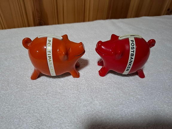 Postipankki säästöpossu oranssi ja punainen