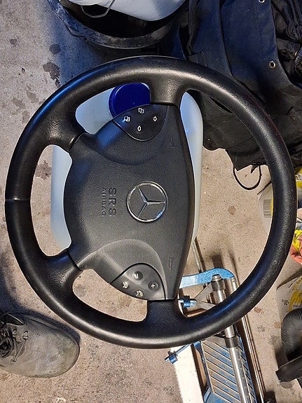 Mercedes W211 e sarjan nahkaratti