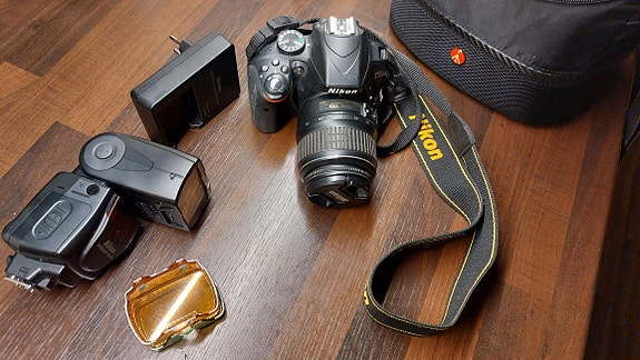 Nikon D3300 + SB-700