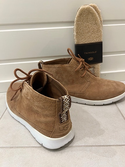 UGG tennarit koko 40,5 ruskea mokkanahka