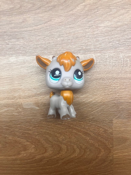 Littlest Pet Shop lemmikkihahmo harmaa ruskea vasikka