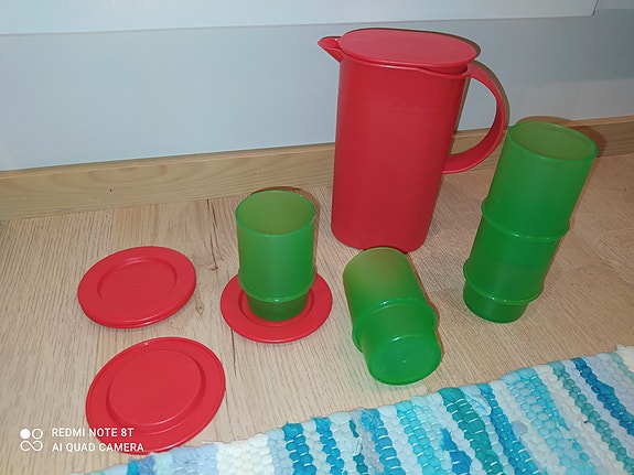 Tupperwaren mini kannu 500ml, 4 mukia 100ml ja 4 lautasta