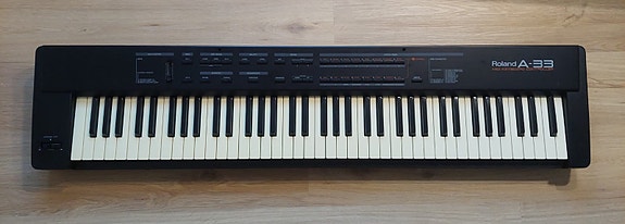 Roland A-33 midikoskettimisto