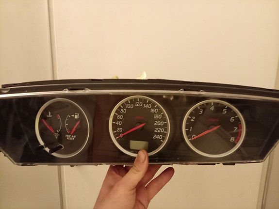 Nissan Primera p12 mittaristo