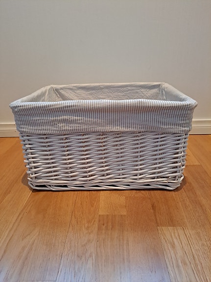 Valkoinen kori 46x34x24cm