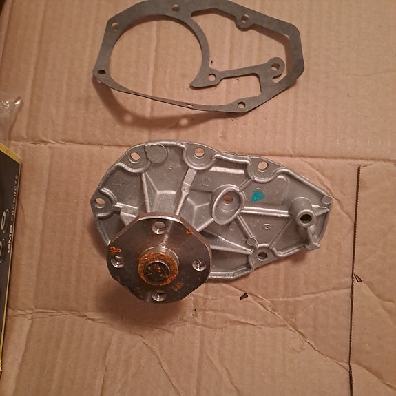 Harrasteauton vesipumppu kuntoon Renault/Volvo