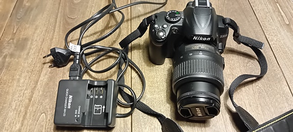 NIKON D3000