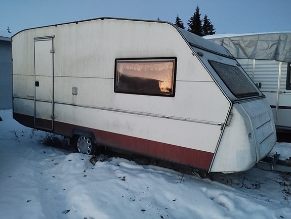 Asuntovaunu varaosakäyttöön