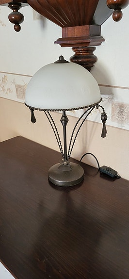 Antiikki pöytälamppu