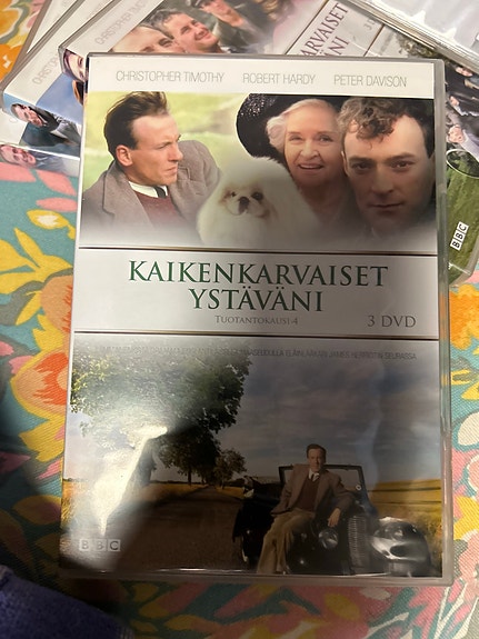 Kaikenkarvaiset ystäväni tuotantokausi 4 DVD-boksi 3 DVD