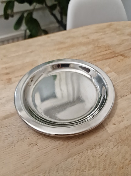 Pentik pieni metallinen tarjotin