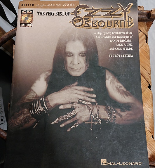 Ozzy Osbourne guitar kirja