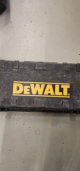 dewalt 1200w  puukkosaha