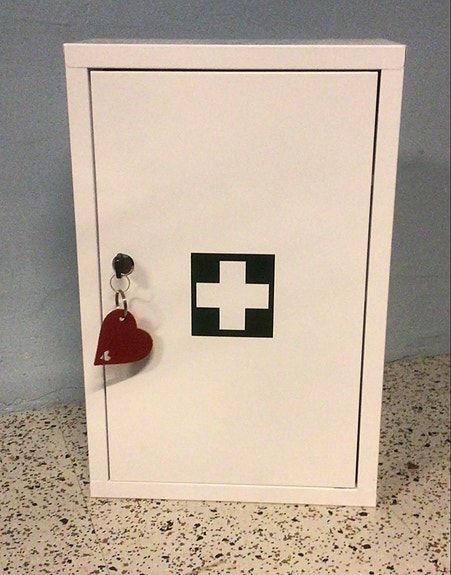 Lukollinen lääkekaappi