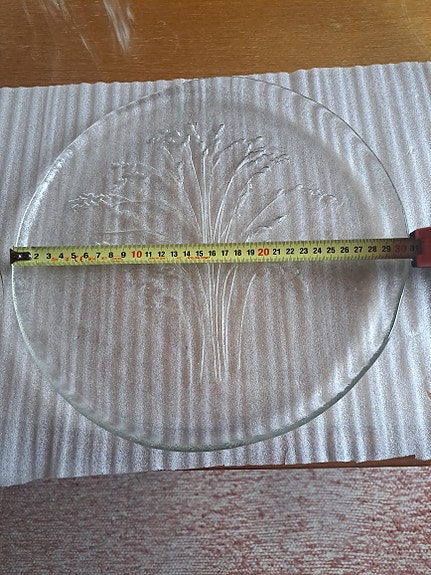 Humppilan Lasi, Heiniä kainalossa lasilautanen