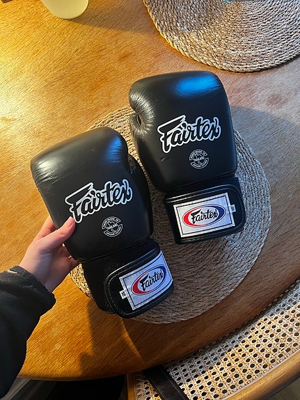 Fairtex nyrkkeilyhanskat 12oz musta