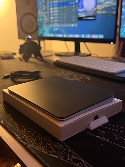 Apple Magic Trackpad musta