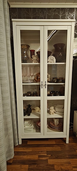 Ikea valkoinen vitriini