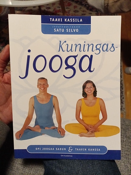 Signeerattu Satu Silvo Kuningasjooga kirja