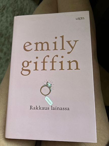 Emily Giffin Rakkaus lainassa kirja