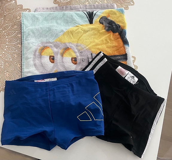 Adidas poikien uimashortsit 140 sininen ja musta