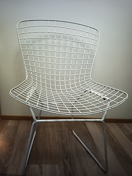 Moderni metallinen tuoli