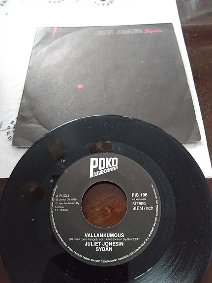 2 Kpl Juliet Jonesin Sydän 7" Single