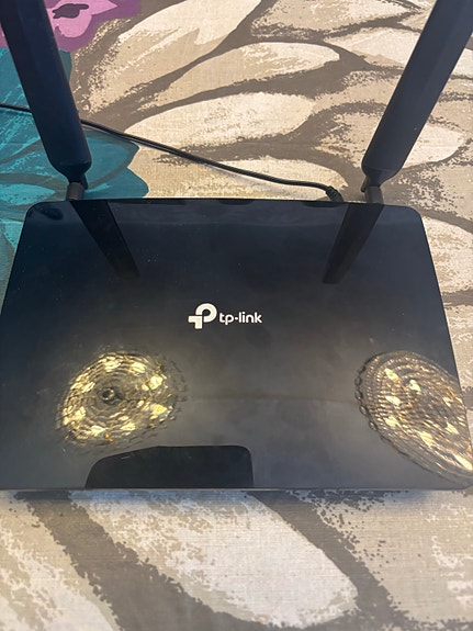 TP-Link reititin musta