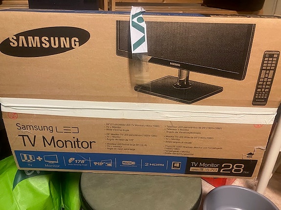 Samsung TV Monitor 28 + kaukosäädin + johdot + jalka
