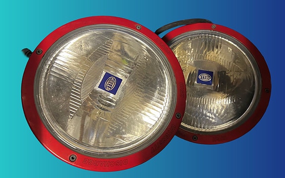 Hella Xenon Luminator lisävalot (näillä lumi sulaa edessä)