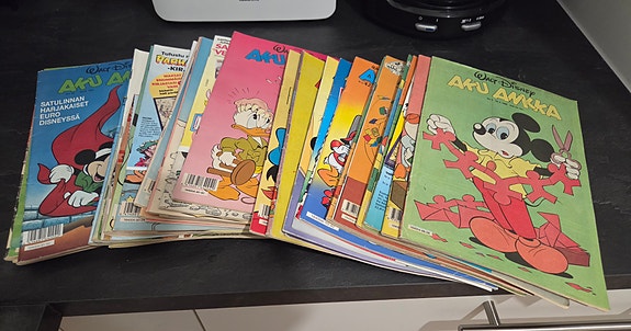 Aku Ankka -lehtiä 1984...1991 (37 kpl)