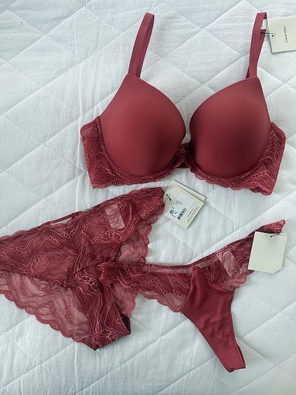 Uudet Calvin Klein rintaliivit + bikini + thong alaosa