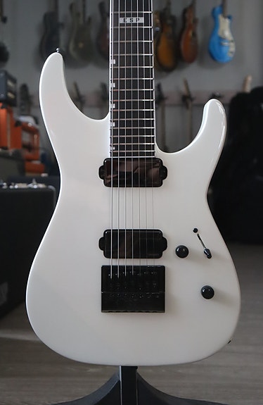 ESP E-II M-II 7B Baritone EverTune Pearl White 2024 sähkökitara