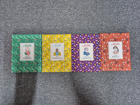 4 kirjan paketti