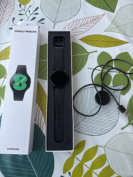 Samsung Galaxy Watch4 älykello musta