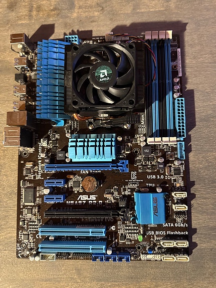 Asus M5A97 R2.0 emolevy