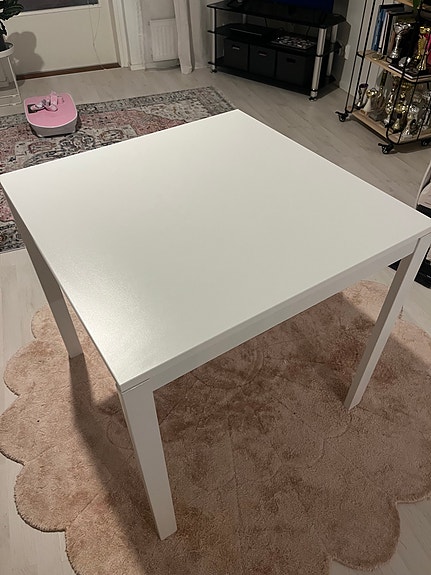 Ikea pöytä
