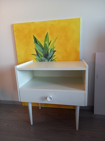 Pieni vanha lipasto/puhelinpöytä