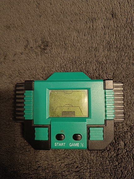 Retro käsikonsoli