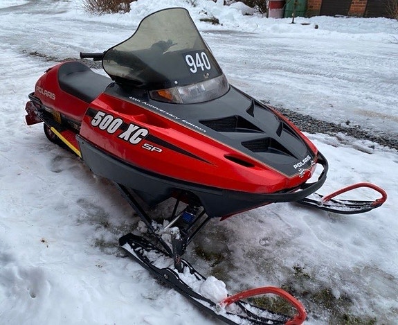 Polaris 500 XC moottorikelkka punainen