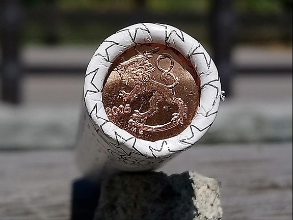 1 sentin kolikko 50 kpl vuodelta 2005 (leijonakuvio). Paino: 116 g. Hyväkunto