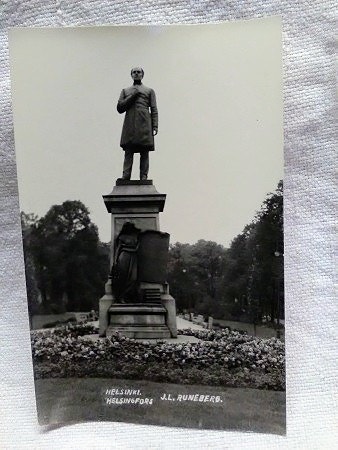 Wanha Helsinki postikortti (20) J.L. Runeberg patsas