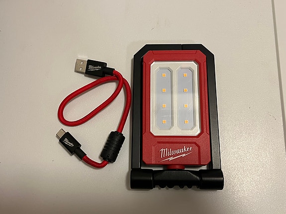 Milwaukee IR FFL USB-ladattava työvalo