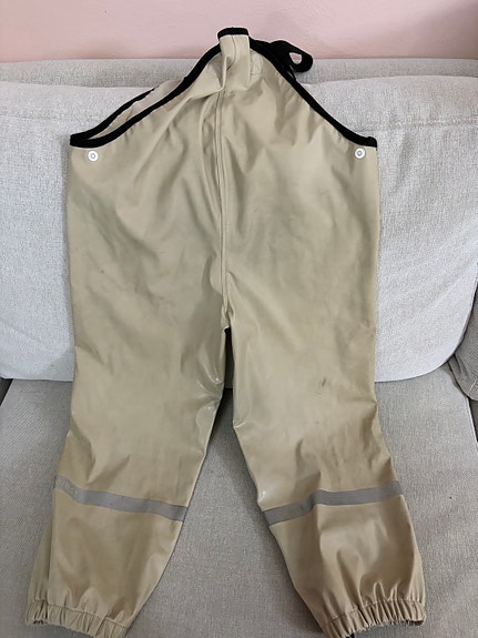 Size 110/116 (age Apx 5-7years) rain pants in good condition