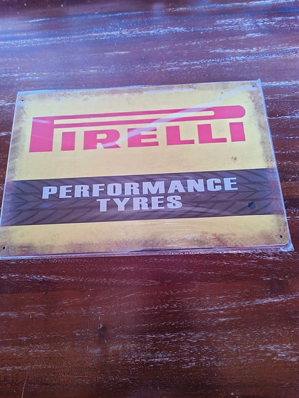 Pirelli renkaat peltikyltit 3 kpl erilaisia