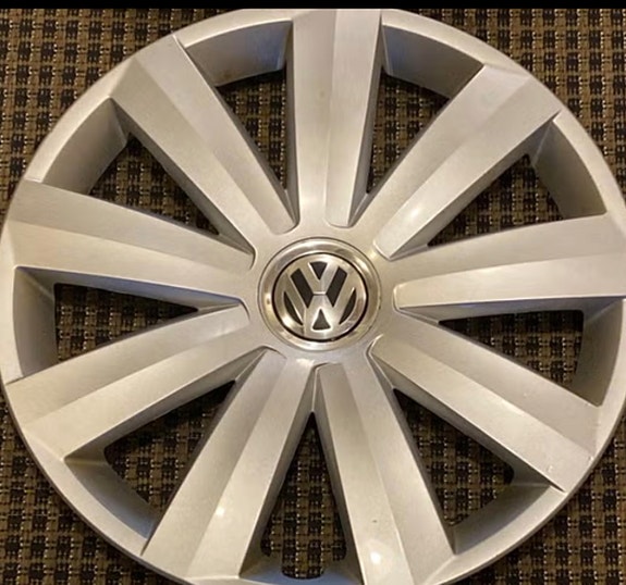 Pölykapseleita, erillisiä 16" ja 15", vw mb peugeot Saab opel ford