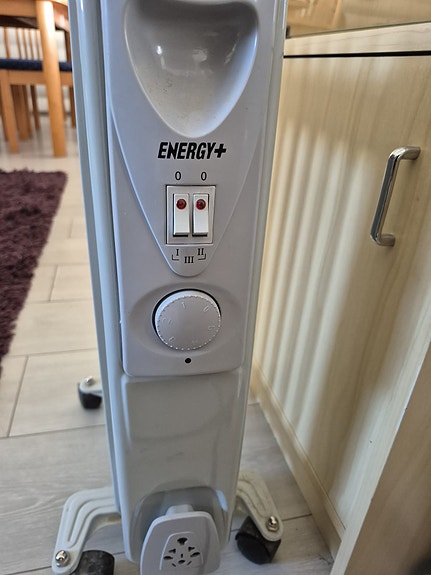Öljytäytteinen patteri 1500w