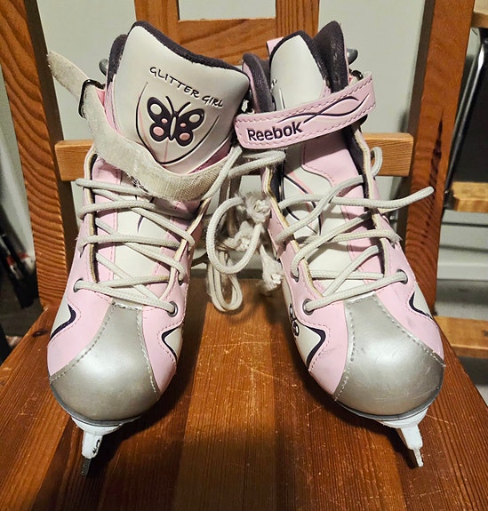 Tyttöjen luistimet Reebok koko 34 sis. Postituksen